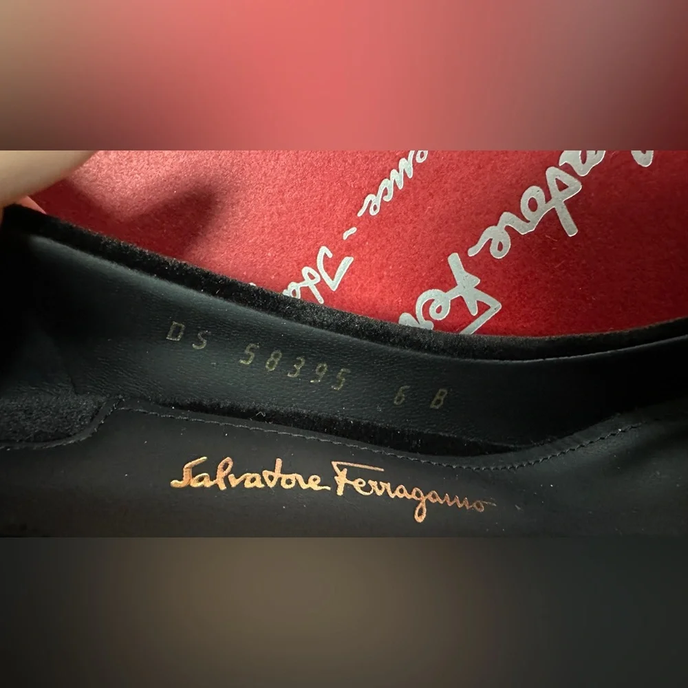 NIB SALVATORE FERRAGAMO Women's Capua Velvet Floral Heel Pumps